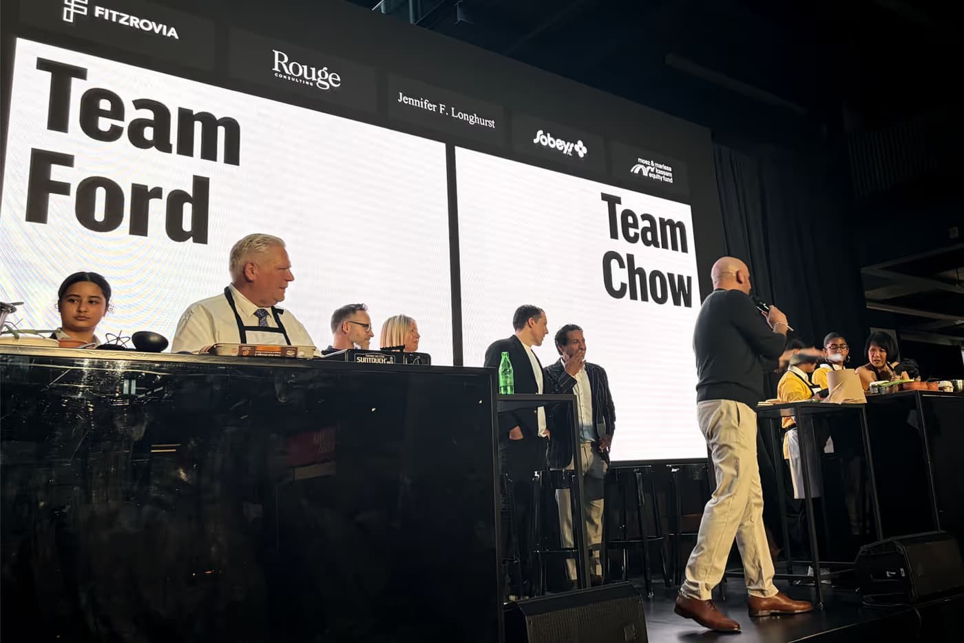 Toronto’da yardım etkinliğinde siyaset sahneye mutfakta çıktı