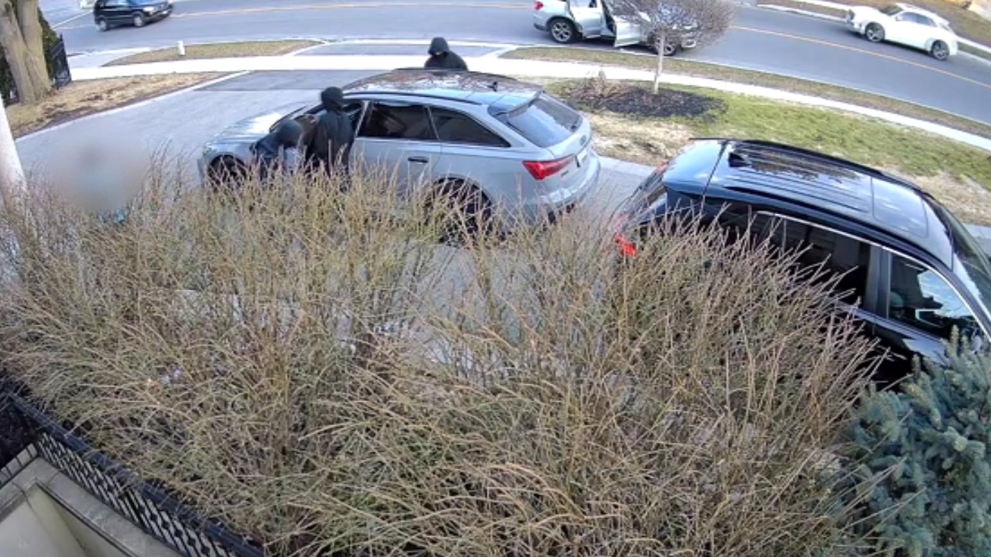 TORONTO POLİSİ ŞEHİR GENELİNDEKİ ORGANİZE ARAÇ GASPI ÇETESİNİ ÇÖKERTTİ