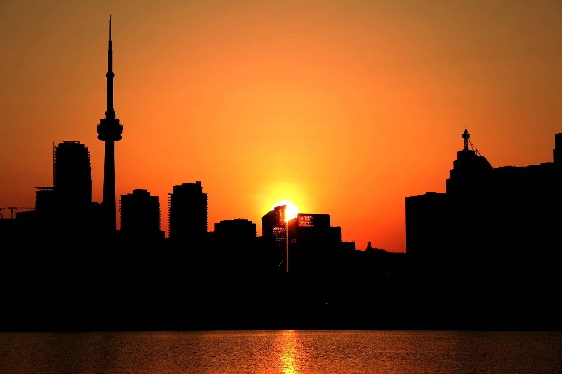 Ontario’da Yazın Devamı Sıcak ve Zaman Zaman Fırtınalı Geçecek