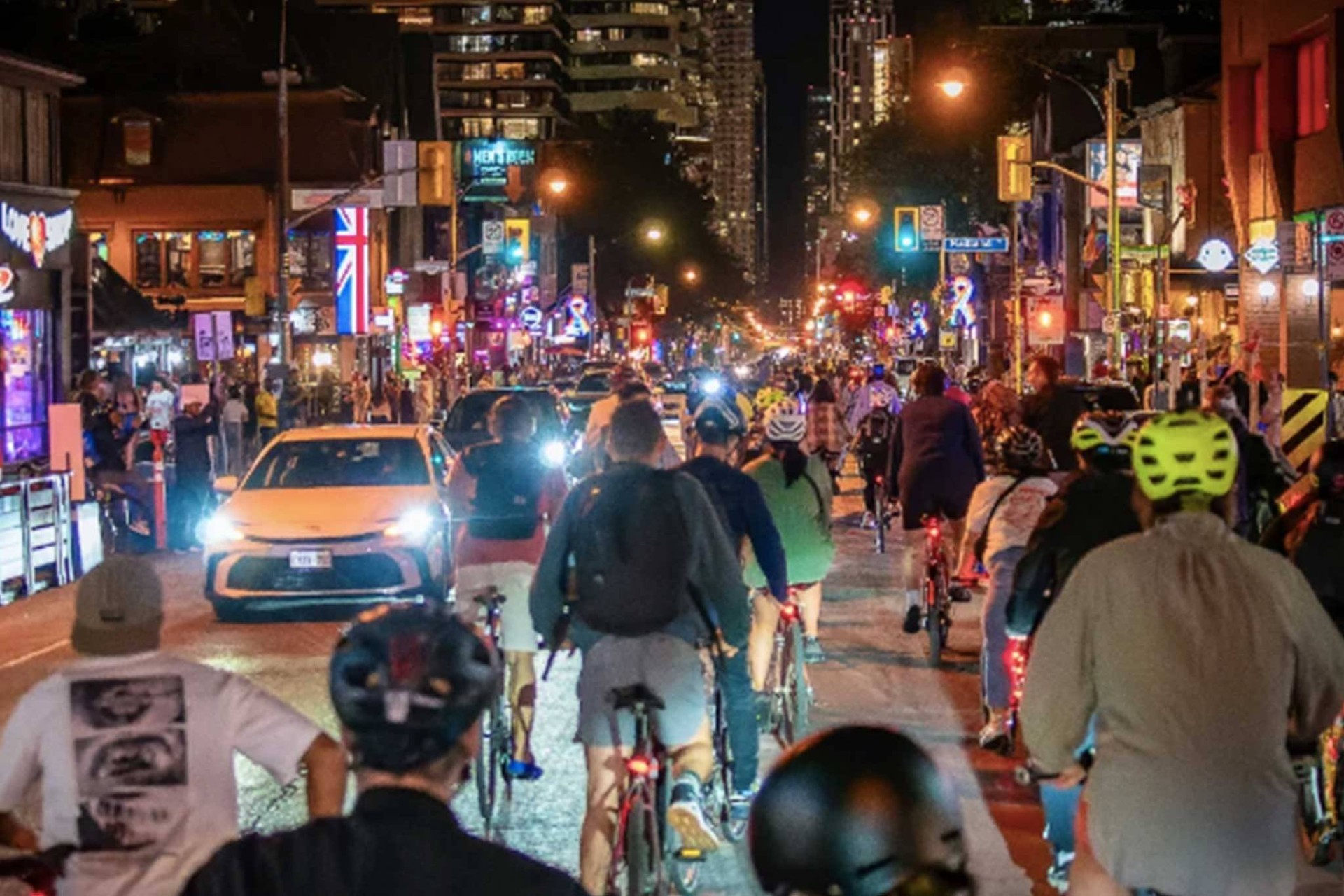 Toronto’nun Bisikletli Parti Gecesi: Bike Party 12 Temmuz’da Geri Dönüyor