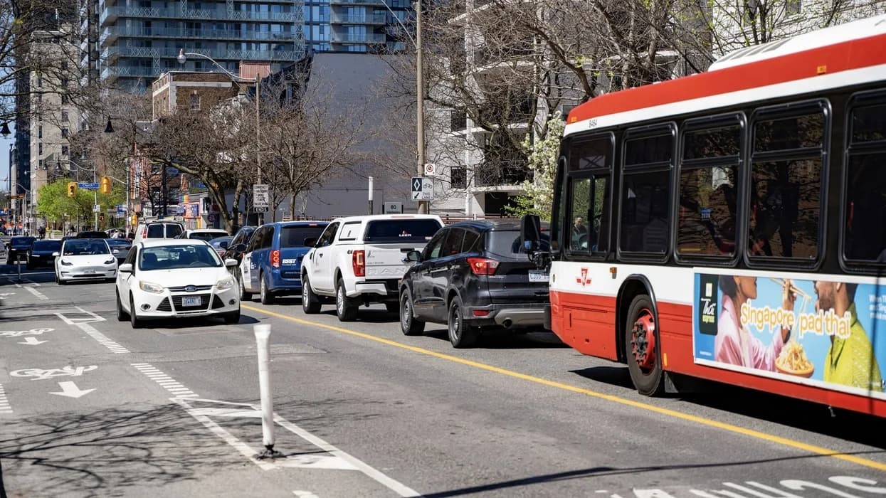 Toronto’da Trafik Yoğunluğunu Azaltmaya Yönelik Denetimlerde 3.220 Sürücüye Ceza Kesildi