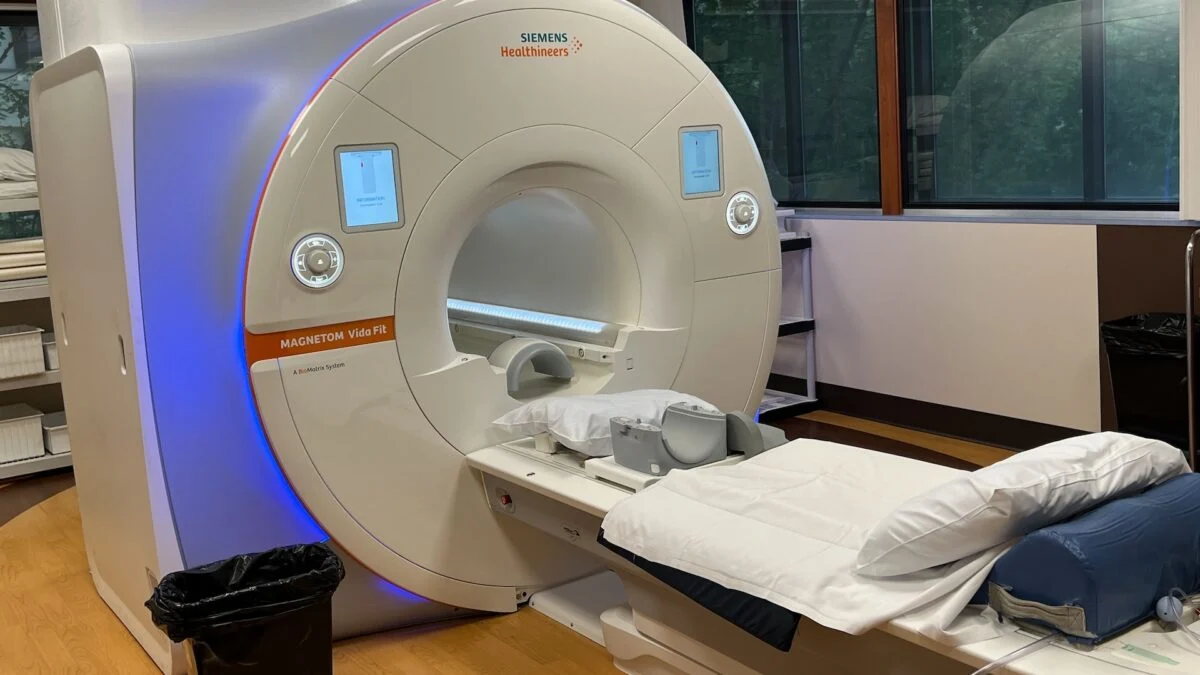 New York’ta MRI'a Metal Zincirle Giren Adam Manytetik Alana Kapılarak Hayatını Kaybetti