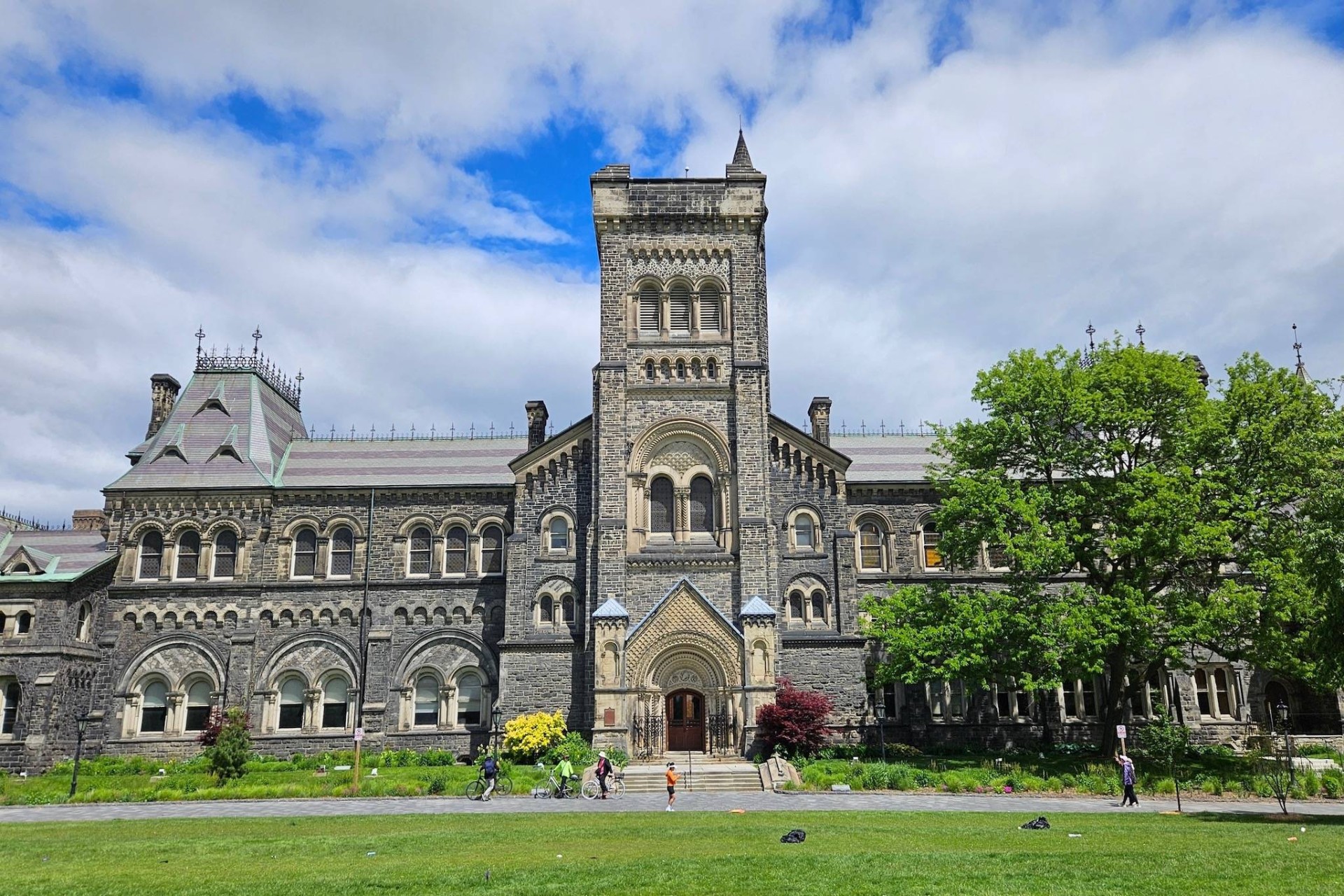 Toronto Üniversitesi Dünyanın En İyi 25 Üniversitesi Arasında Gösterildi
