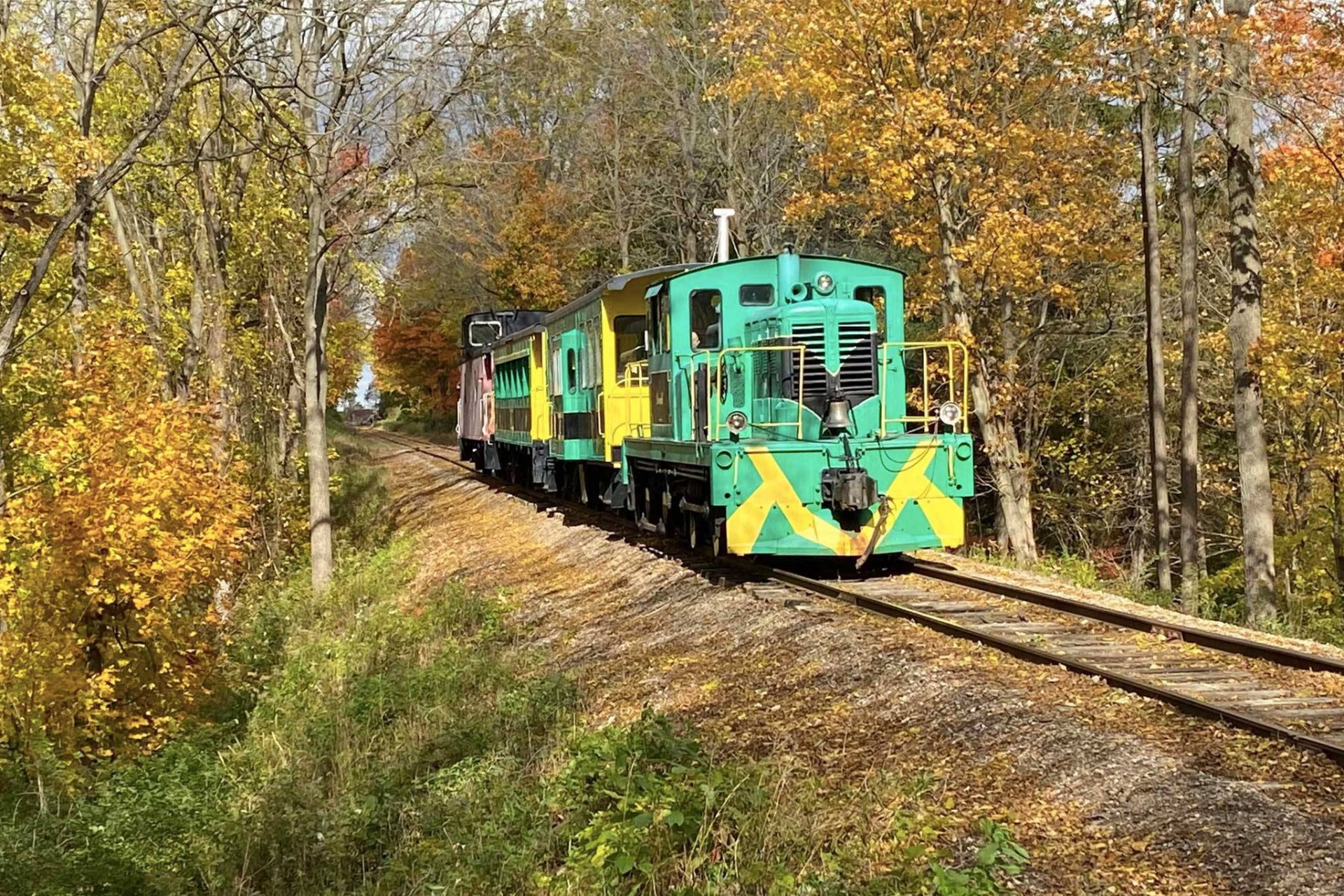 Port Stanley Terminal Rail ile Ontario’nun Sonbahar Renklerini Keşfedin