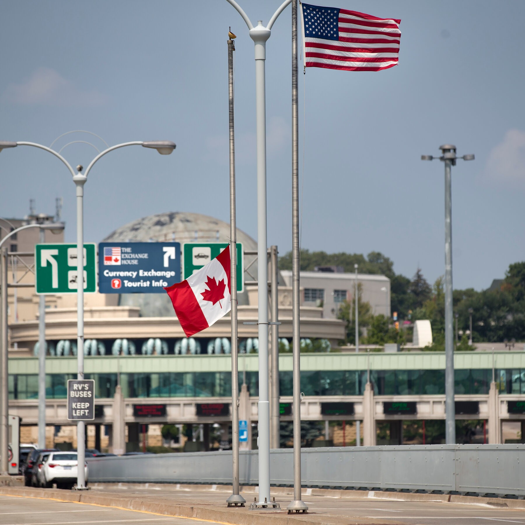 ABD, Kanadalı Turistlere Parmak İzi Zorunluluğu Getirdi