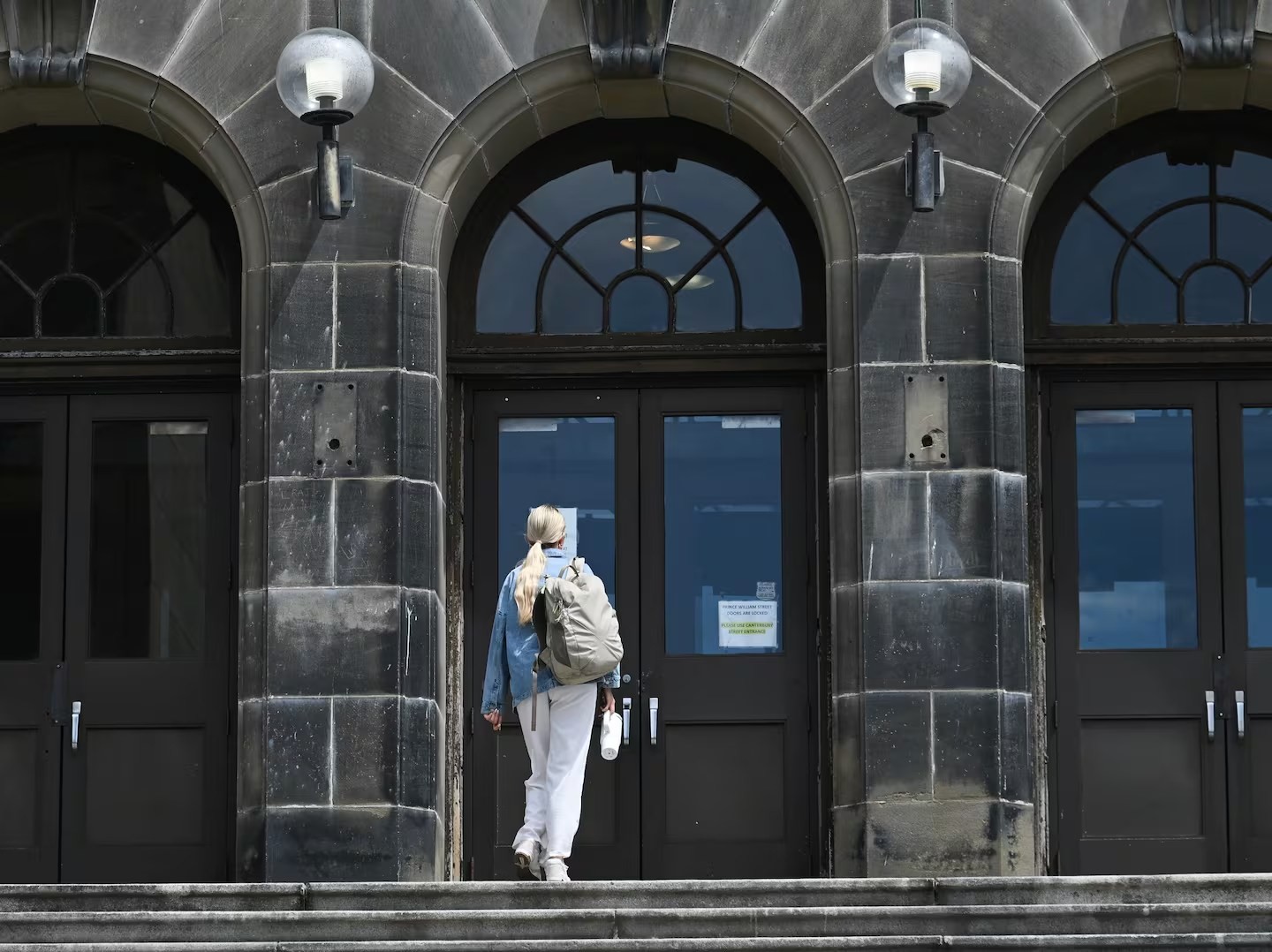 Kanada’da Gençler İçin Asgari Ücretli İş Bile Bulmak Zorlaştı