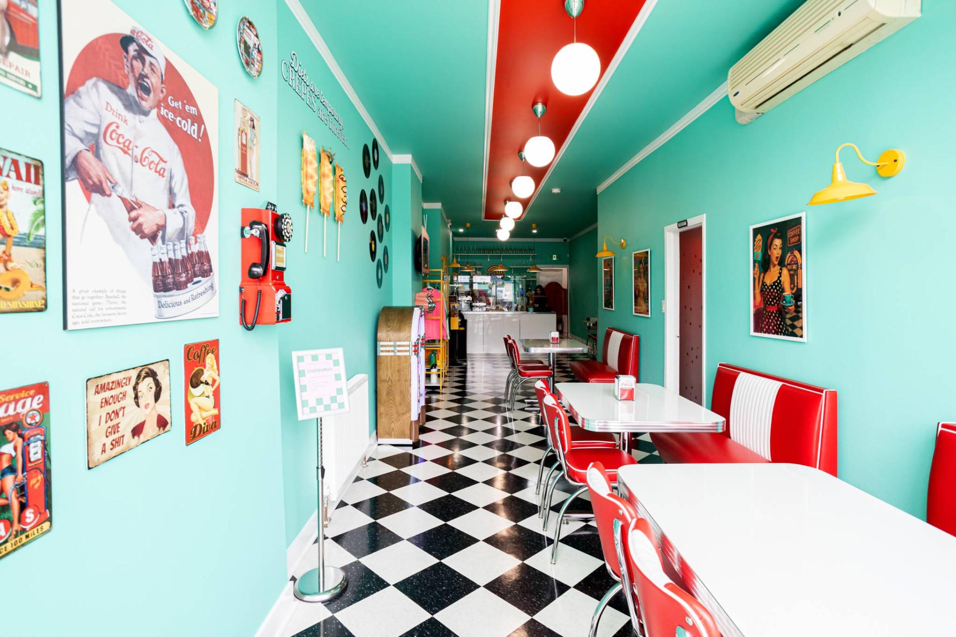 Toronto’da Brezilya Esintili Retro Kafe: Divas Crepe on a Stick