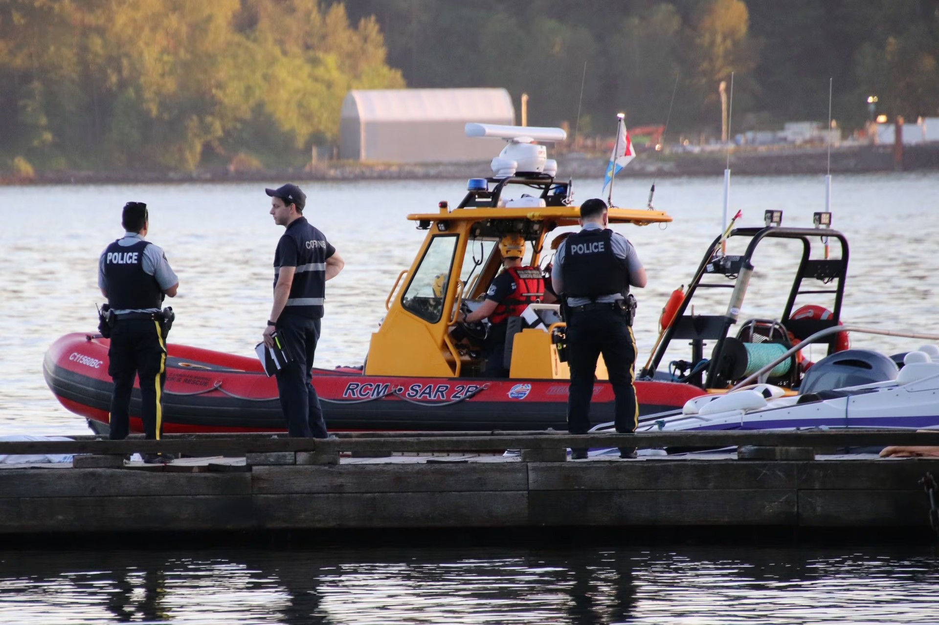 North Vancouver’da Tüp Kayağı Yapan Çocuğa Sürat Teknesi Çarptı: 1 Ölü, 1 Yaralı