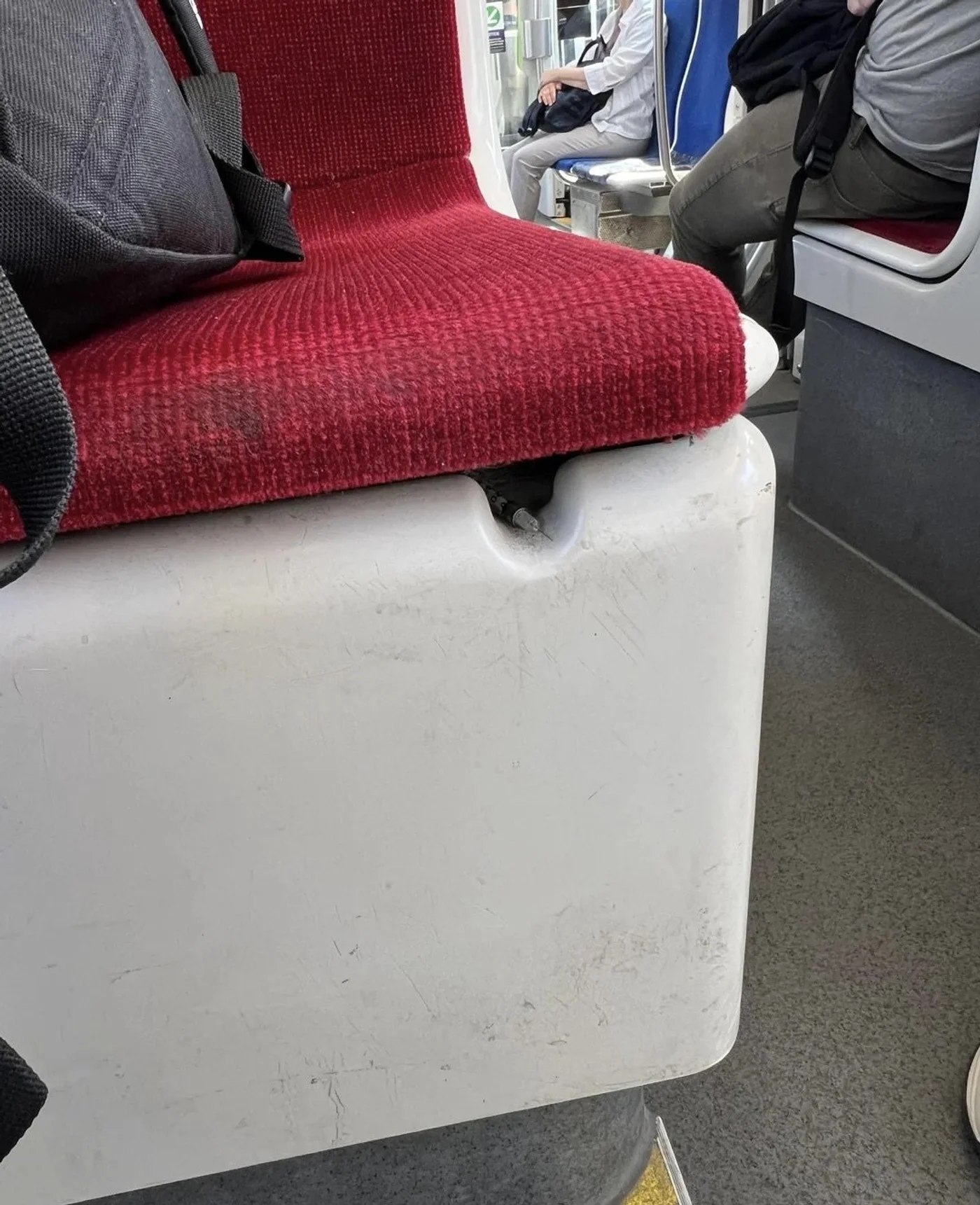 Toronto'daki TTC Tramvayında Koltuk Altında Bulunan Enjektör Korkuya Neden Oldu